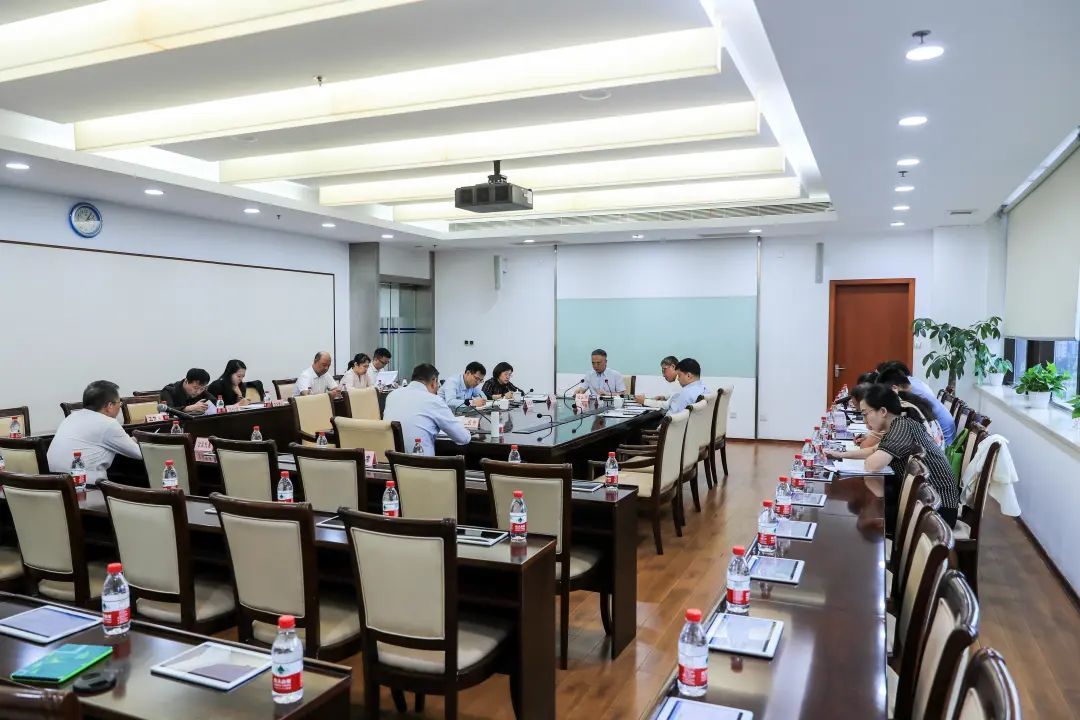 开门纳谏汇民智 共商涉企新篇章——区政府常务会议首次邀请公众代表共议涉企议题